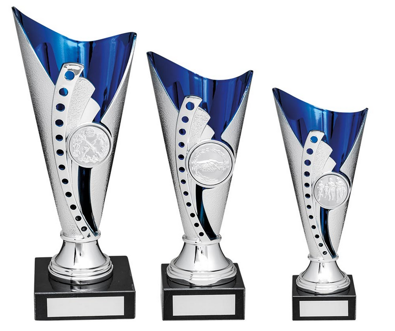 silverpokal trofé i silver med blåa detaljer och svart sockel